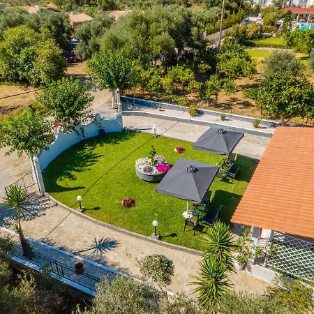 Afroditi Holiday Home - Yellow Apartment Svoronata Exterior photo