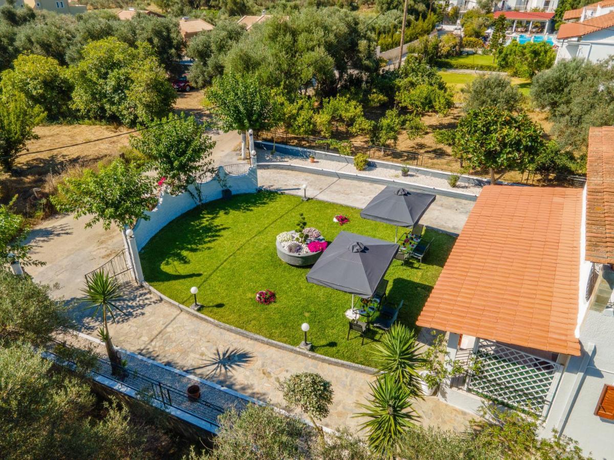 Afroditi Holiday Home - Yellow Apartment Svoronata Exterior photo